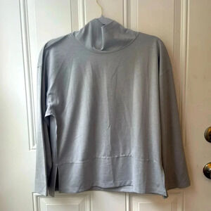 APANA yoga women’s activewear top size small gray activewear